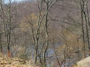16 Whitehill Rd, Putnam Valley, NY 10579