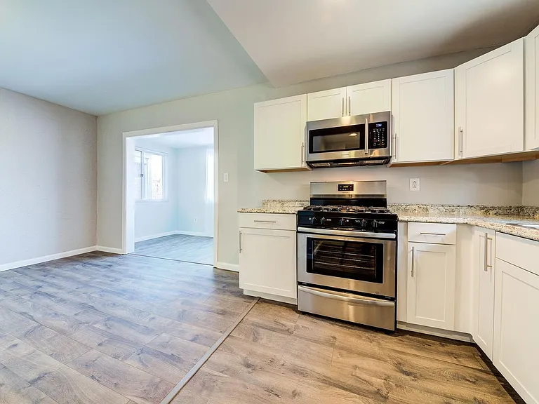 2030 Pioneer Ave — Photo 23