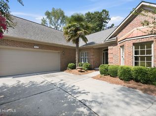 318 Village Green Dr, Trent Woods, NC 28562
