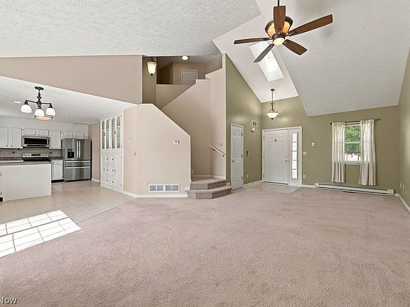 4th image of 77 Falling Water Cir