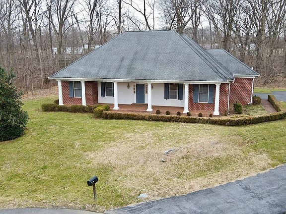 2nd image of 131 N Tamarac Dr