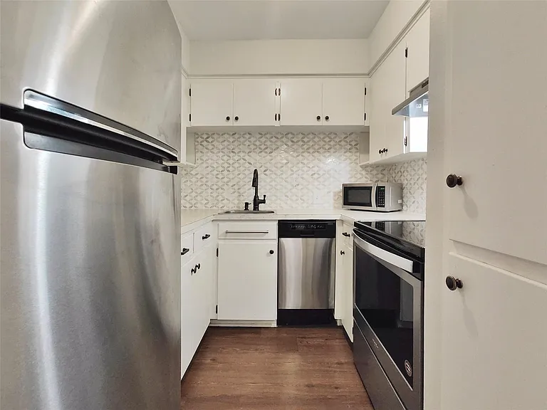600 19th St #20 — Photo 7