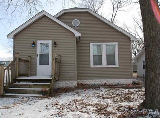 300 Birkett St, South Pekin, IL