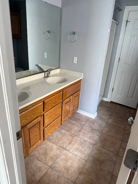 3 bed, 1937 sqft, $1,950 — Photo 4