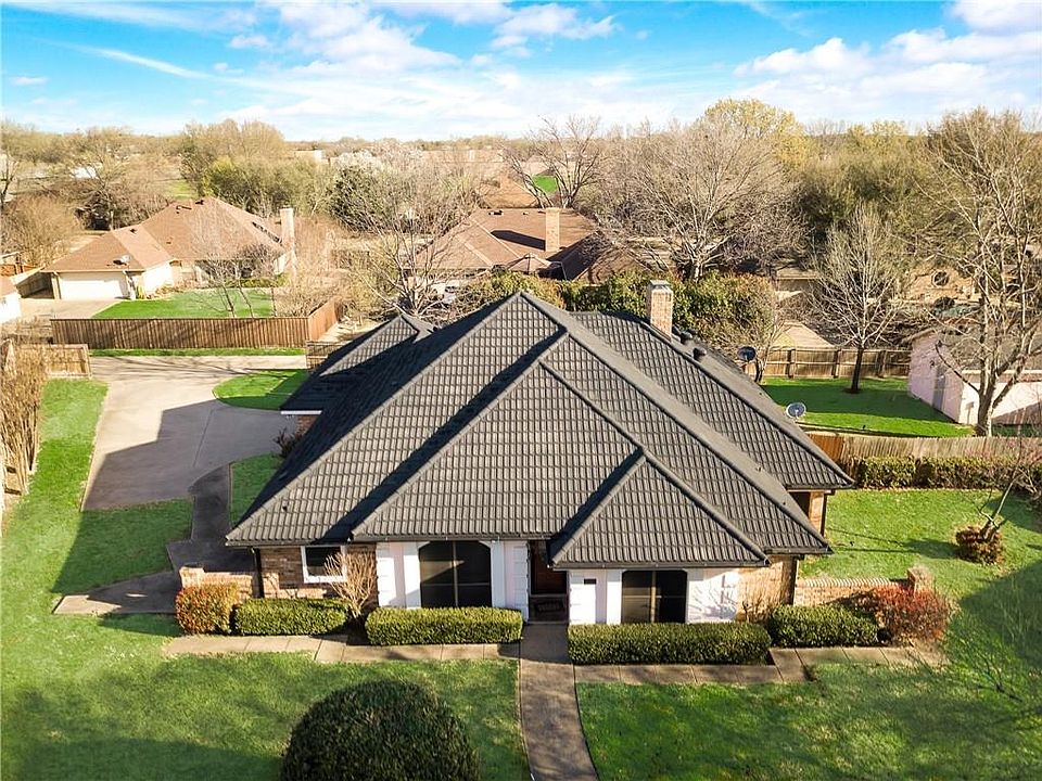 1st image of 902 Kings Ct