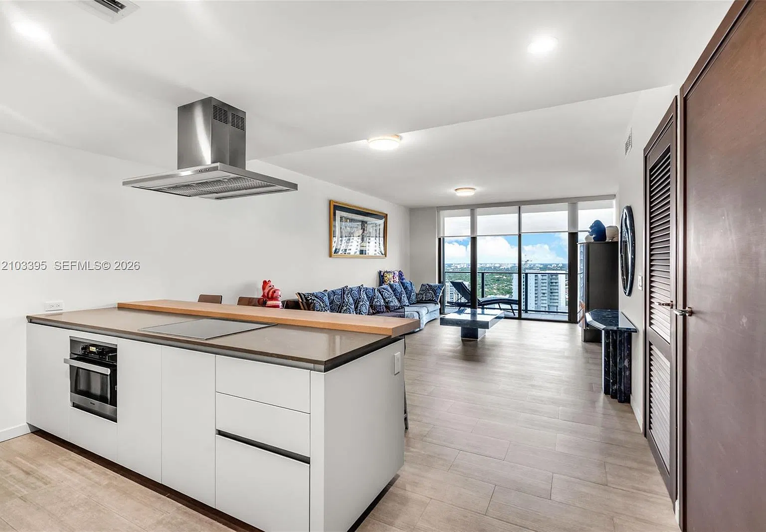 Brickell Flatiron Condo — Photo 1