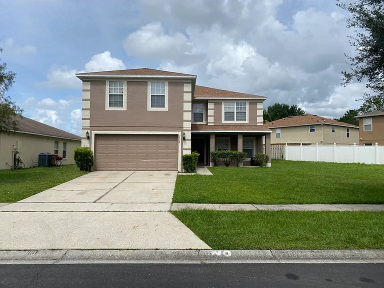 3214 Amberley Park Cir — Photo 1