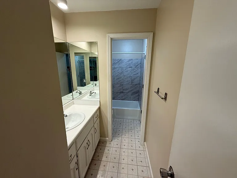 308 NE Lakeview Dr — Photo 10