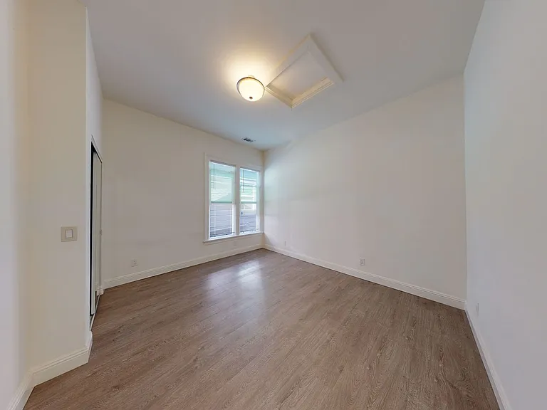 2323 Martin Luther King Jr Way — Photo 4