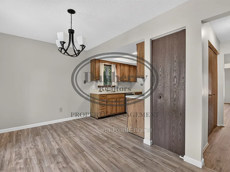 5409 Westcastle Dr #4 — Photo 5