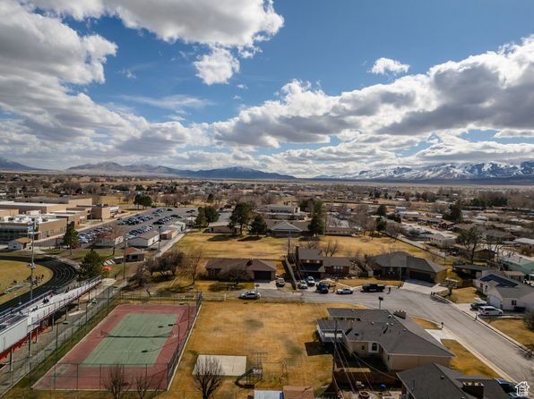 105 Deseret Cir, Grantsville, UT 84029