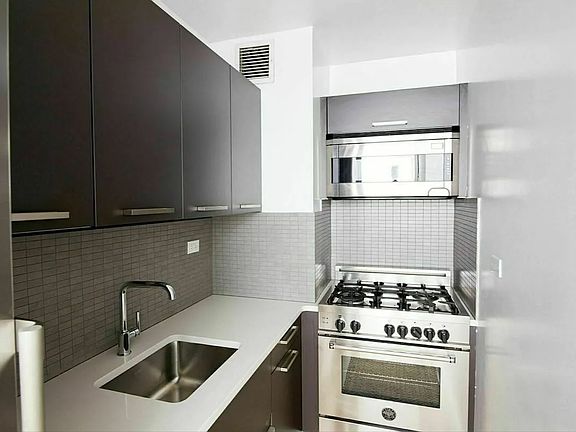 3rd image of 222 E 39th St APT 16F