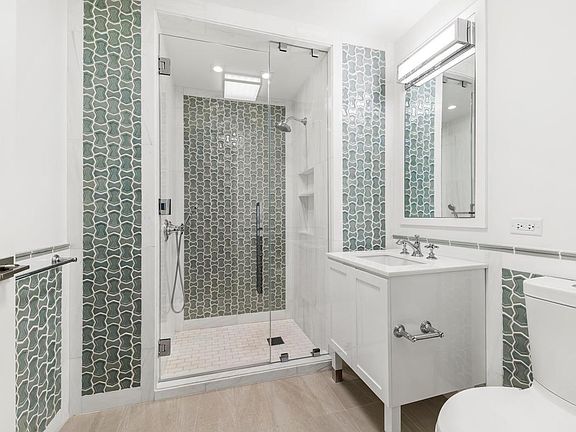 3rd image of 344 W 72nd St APT 3
