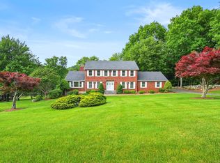 9 Carriage Ln, New Fairfield, CT 06812
