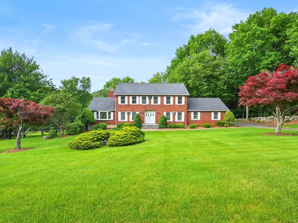9 Carriage Lane, New Fairfield, CT 06812