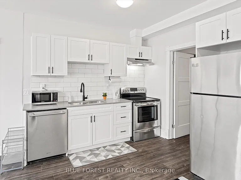 135 William St N #1 — Photo 6