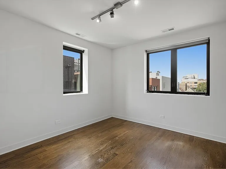 650 N Green St #4 — Photo 11