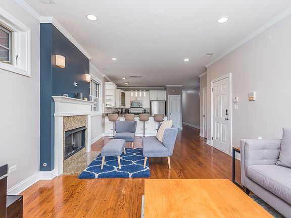 3rd image of 558 E Oakwood Blvd Unit 3W