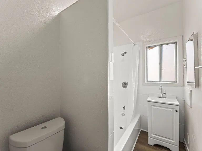 5391 Huntington Dr N — Photo 13
