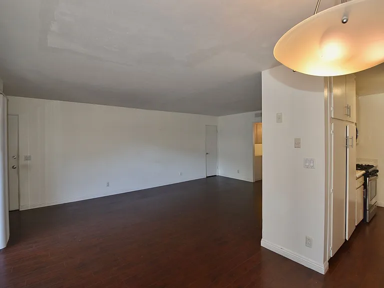 15128-44 Burbank Blvd — Photo 8