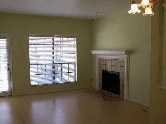 4th image of 3140 Devonshire Dr APT 133