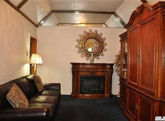 2nd image of 2540 98th St