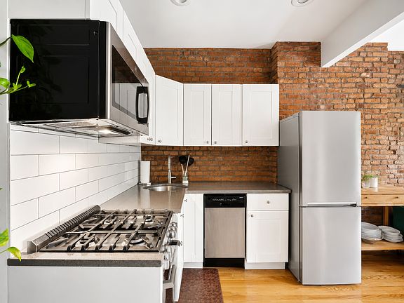 4th image of 494 Macdonough St #2