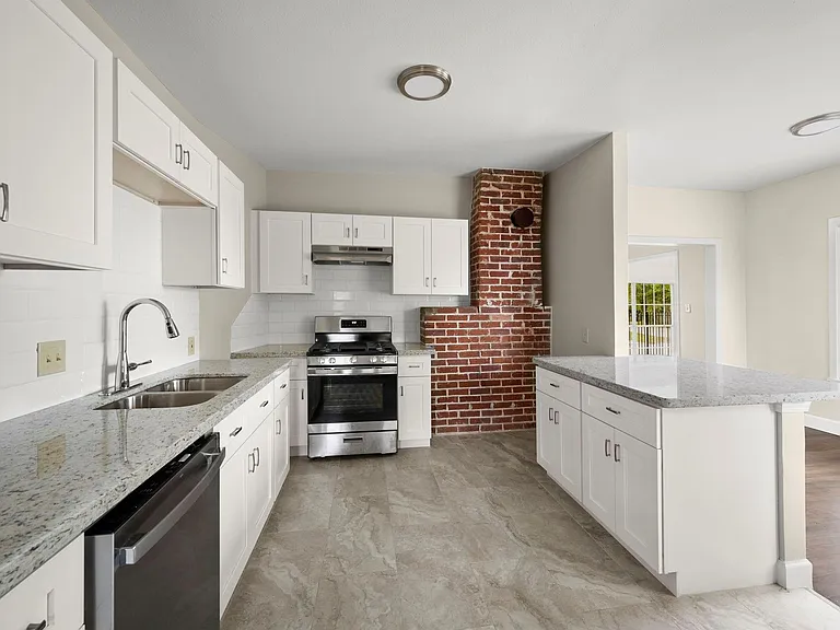 5001 McKinney St — Photo 13