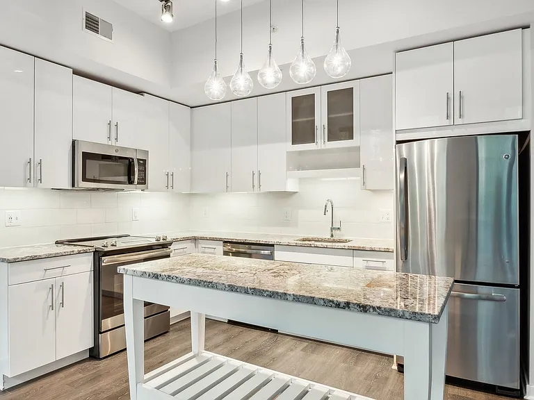 Modern homes with center kitchen island