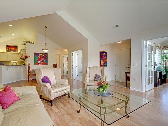 3rd image of 2810A Canterbury Cir