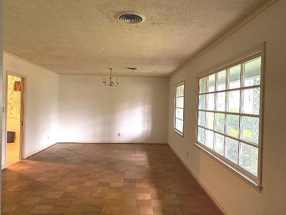 5th image of 2708 Redbud Dr