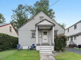 124 Hawthorne St, Roselle Park, NJ 07204