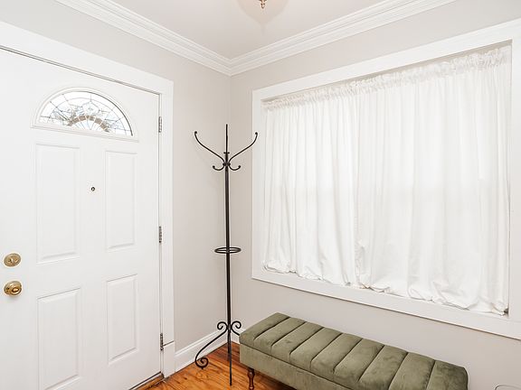 3rd image of 510 S Harvey Ave