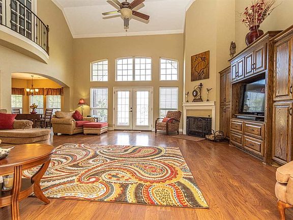 2nd image of 5130 Woodland Cir