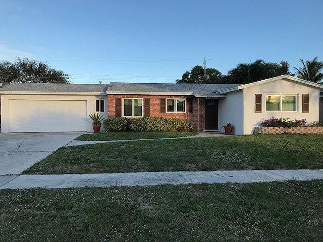 One Story In Private Neighnorhood