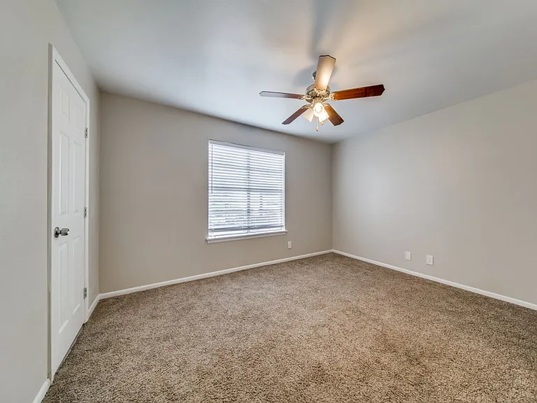 The Oaks Apartments At Medical Center — Photo 61