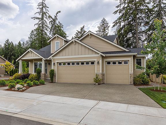 2nd image of 4219 Bogey Dr NE