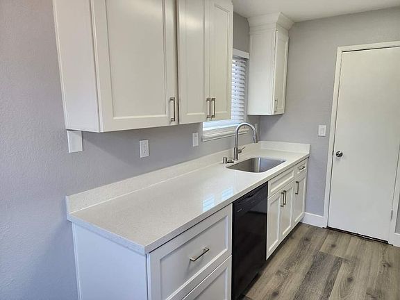 2nd image of 1539 Moorpark Ave APT 4