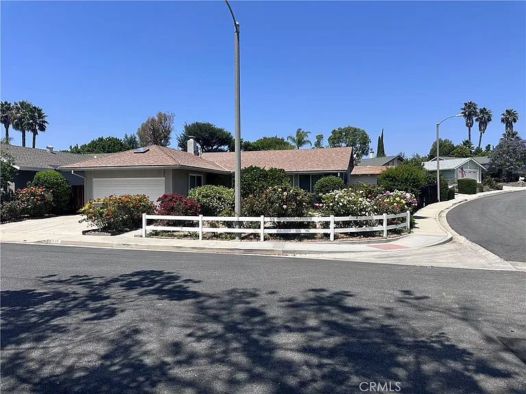 635 Flaming Star Ave — Photo 2