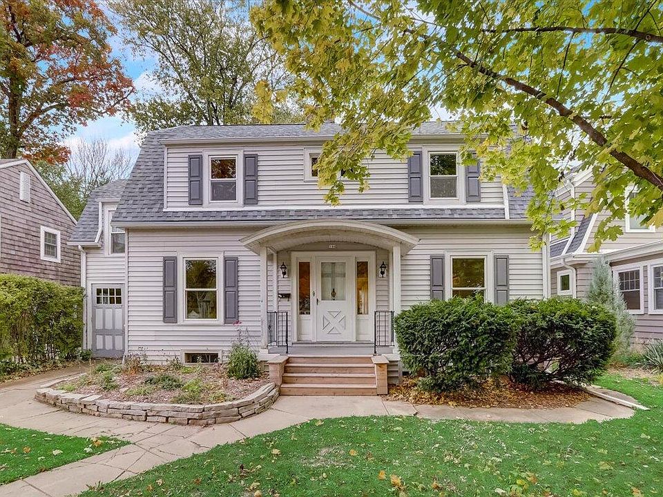 144 Woodland Ln, Oconomowoc, WI 53066 Zillow