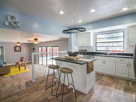 4th image of 15602 Gardenside Ln