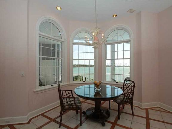 5th image of 426 Saint Andrews Dr