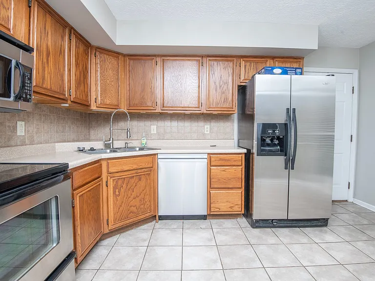 8816 Mill Run Dr — Photo 16