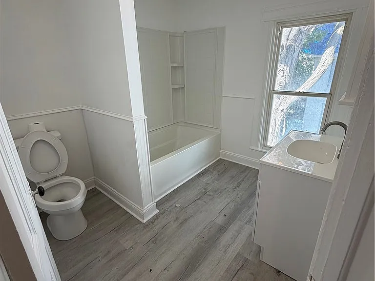 606 W Gray St — Photo 9