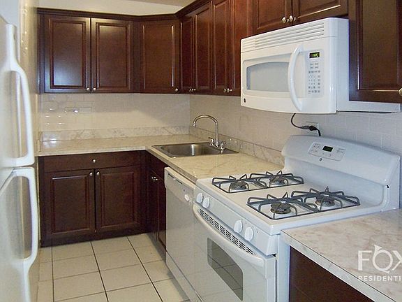 4th image of 1471 3rd Ave #11E