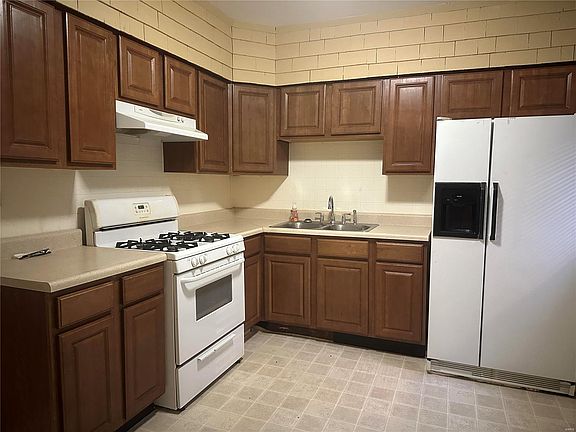 4th image of 2124 Wolter Ave