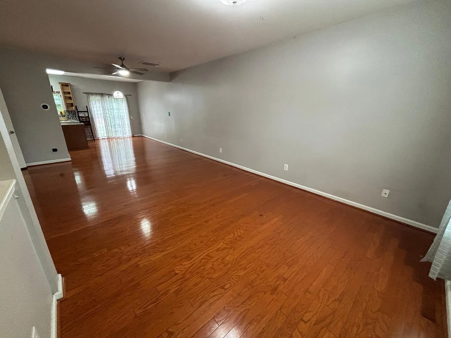3 bed, 2.5 bath, 1500 sqft, $1,799 — Photo 3
