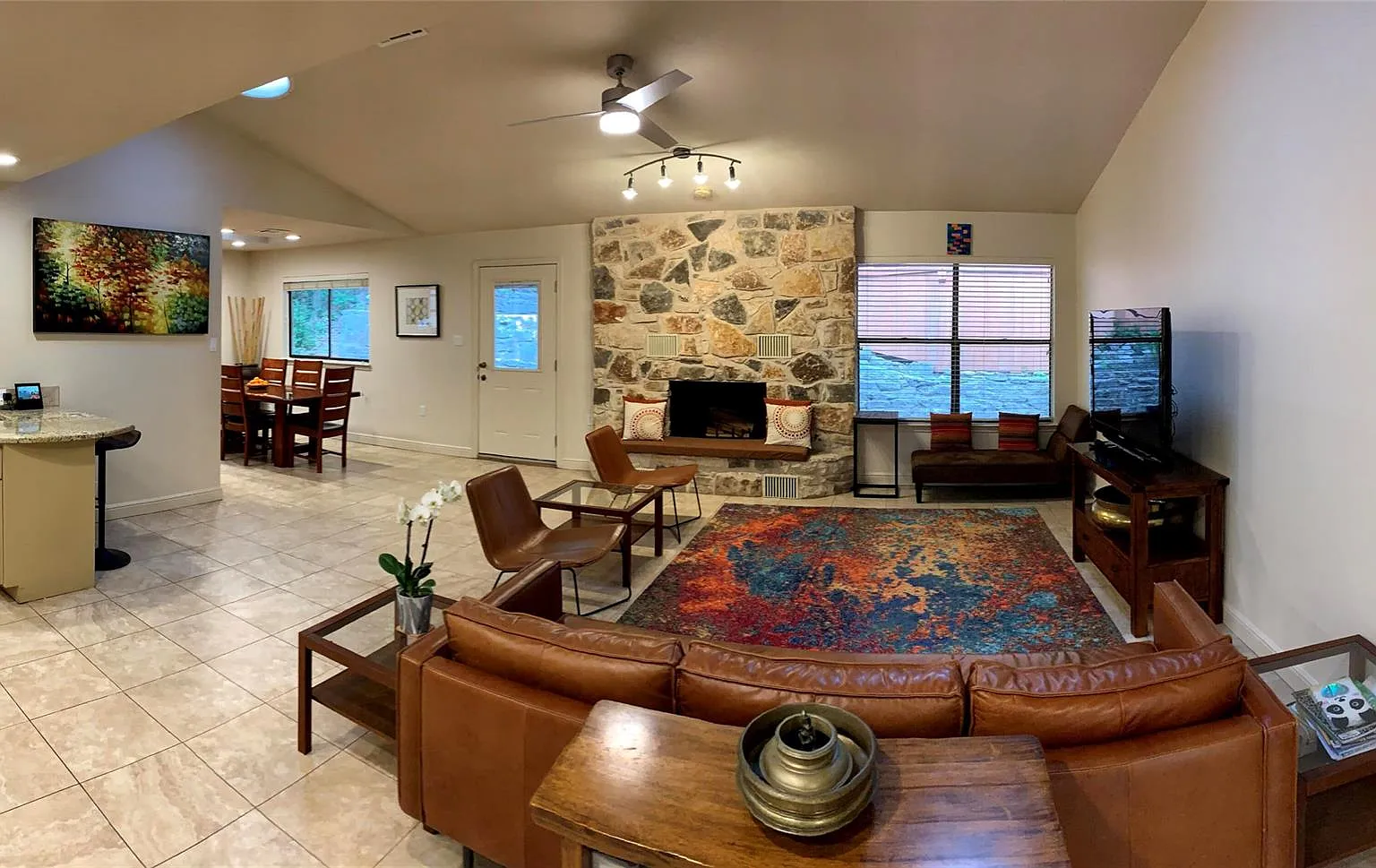 4 bed, 2.0 bath, 2001 sqft, $4,500 — Photo 4