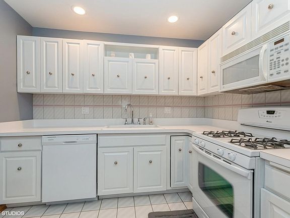 4th image of 7239 W 153rd Pl