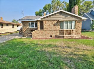 609 3rd St SE, Rugby, ND 58368